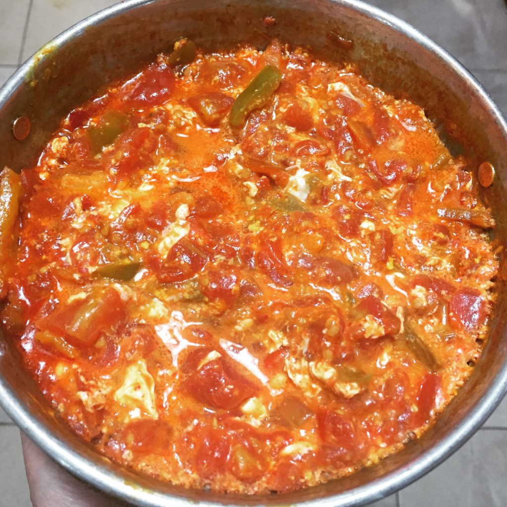 Menemen #kervancafe#kervankahvalti#kervanmenemen#kervanömlet#kervanmuhlama#kervansahandayumurta#kervanserpmekahvaltı#kervankavurma#kahvaltı#kahvalti#ömlet#kavurma#menemen#muhlama#sahandayumurta#suçukluyumurta#kervanköyekmeği#lezzetburada#lezzetinadresi#lezzetduragi#bursakahvaltı#vazgeçilmezlezzetinadresi#bursamenemen#taklitlerindensakınınkervan#kervancafecom#yemekbizimişimiz#şefaşçı#cookingchef#şefismail