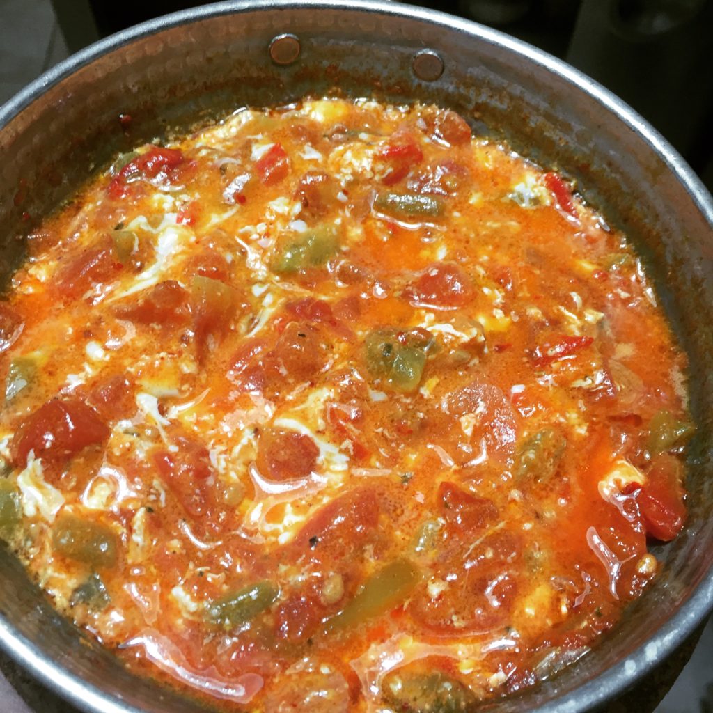 Menemen #kervancafe#kervankahvalti#kervanmenemen#kervanömlet#kervanmuhlama#kervansahandayumurta#kervanserpmekahvaltı#kervankavurma#kahvaltı#kahvalti#ömlet#kavurma#menemen#muhlama#sahandayumurta#suçukluyumurta#kervanköyekmeği#lezzetburada#lezzetinadresi#lezzetduragi#bursakahvaltı#vazgeçilmezlezzetinadresi#bursamenemen#taklitlerindensakınınkervan#kervancafecom#yemekbizimişimiz#şefaşçı#cookingchef#şefismail